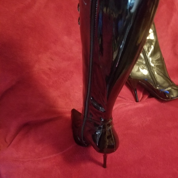 Boots - Picture 4 of 4